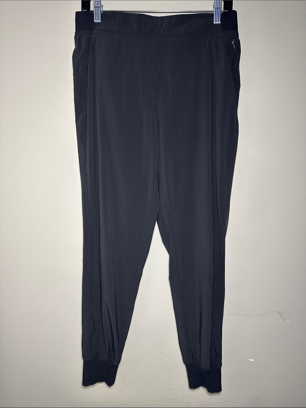 Lululemon Black luxe Jogger Pants with cinched bottoms